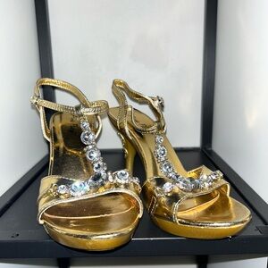 BRAND NEW Shoes! Size 7